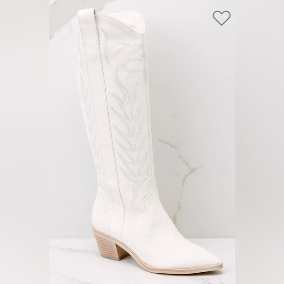 SOLEI BOOTS WHITE EMBOSSED LEATHER
COLOR: WHITE EMBOSSED LEATHER
SIZE: 9 - Picture 2 of 4